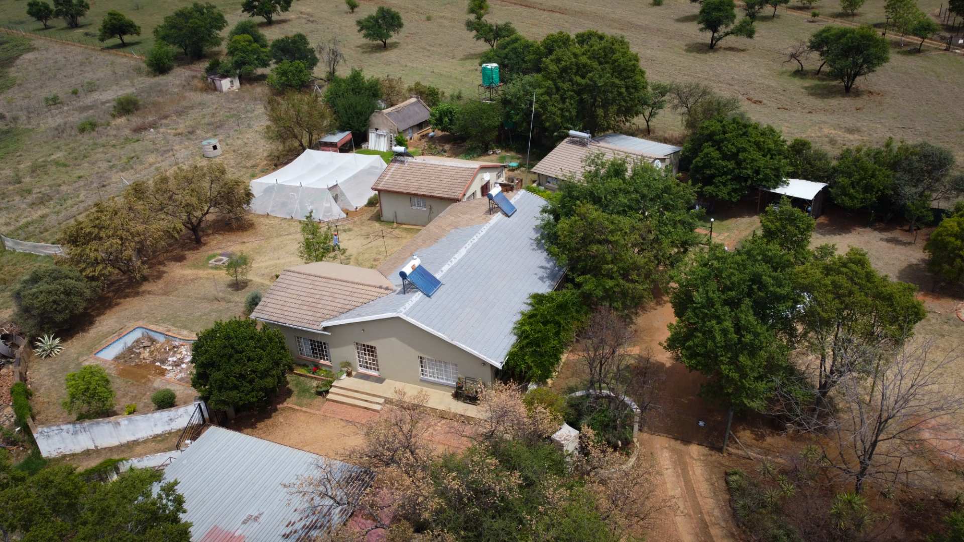 5 Bedroom Property for Sale in Hartbeespoort Rural North West